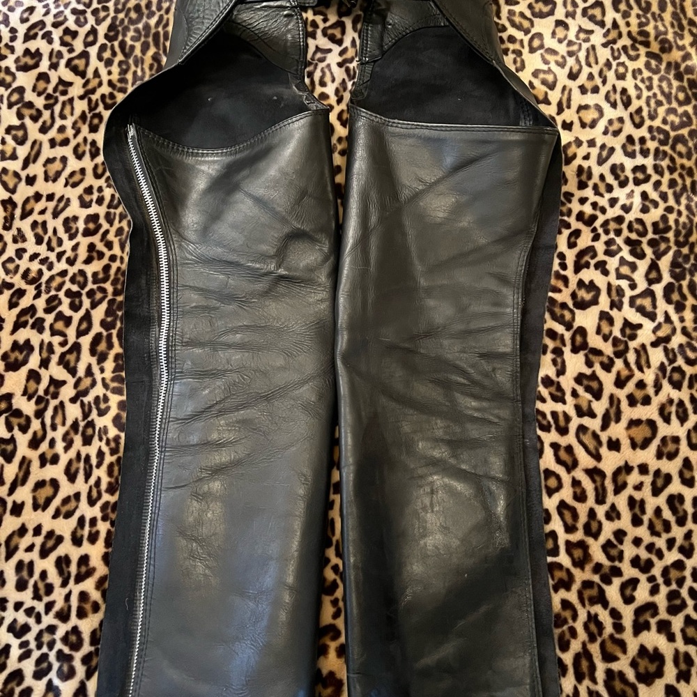Harley-Davidson Leather Riding Chaps - Picture 3 of 10